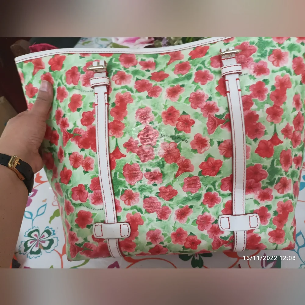 Authentic Dooney and Bourke Large Petunia Tote - Picture 7 of 16